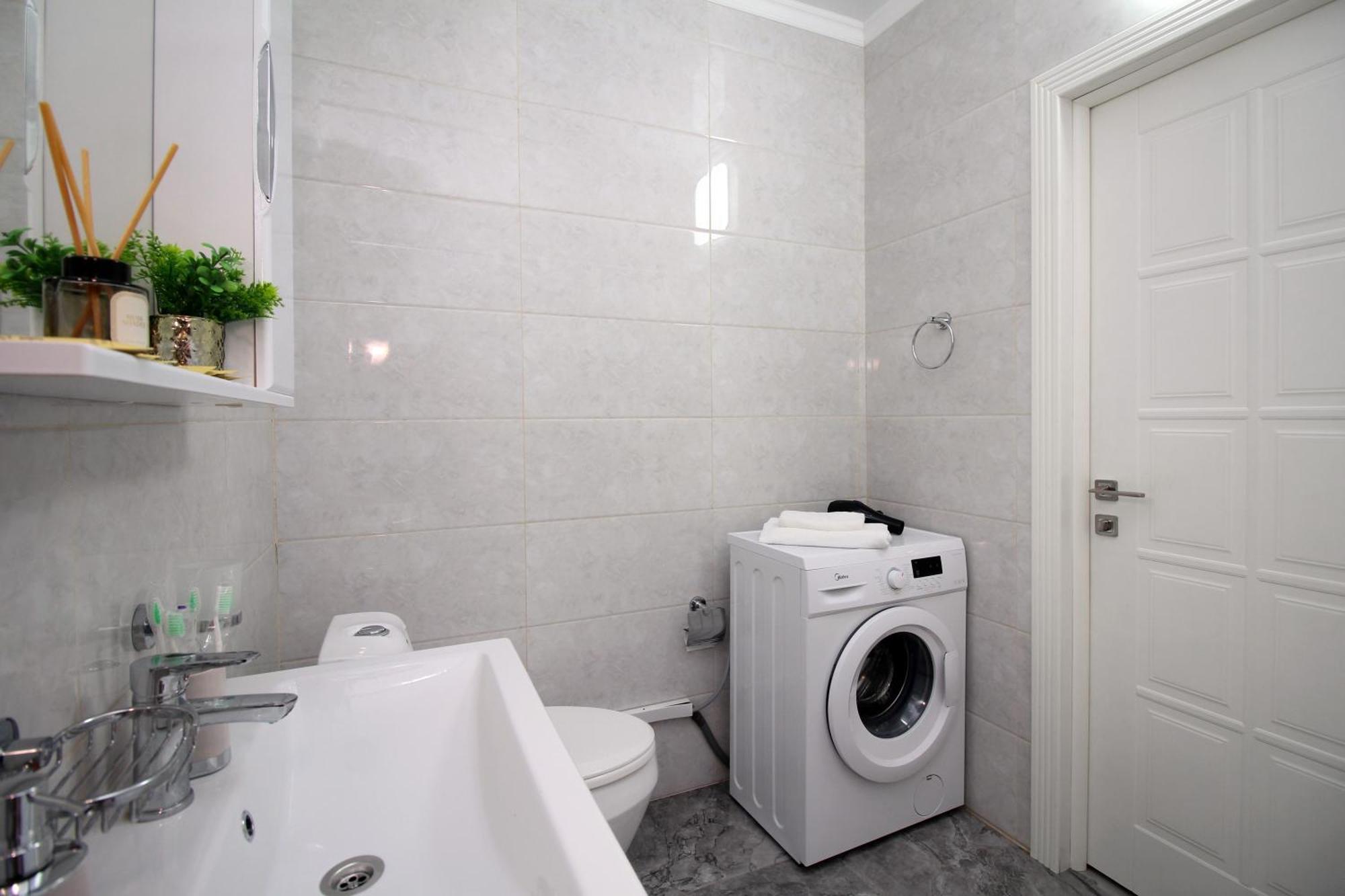 Your Home Away From Home 213 Almaty Bagian luar foto